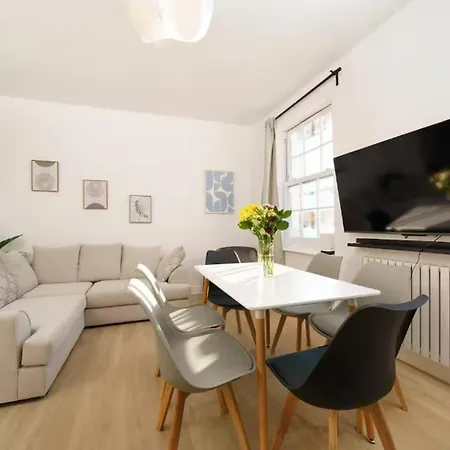 Super Elegant Carlos Apartment