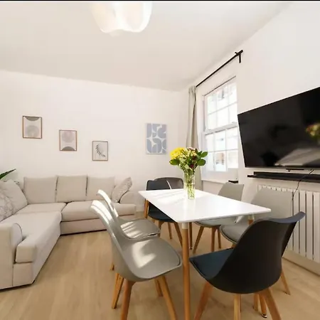 Super Elegant Carlos Apartment